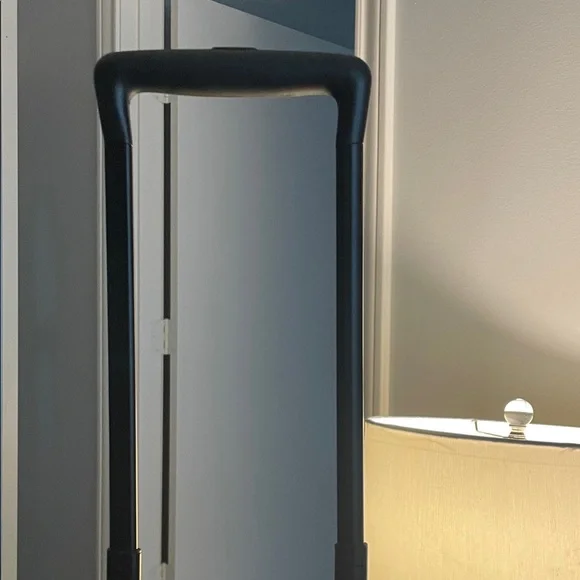 Tumi Navy Hard Shell Luggage - Picture 4 of 13